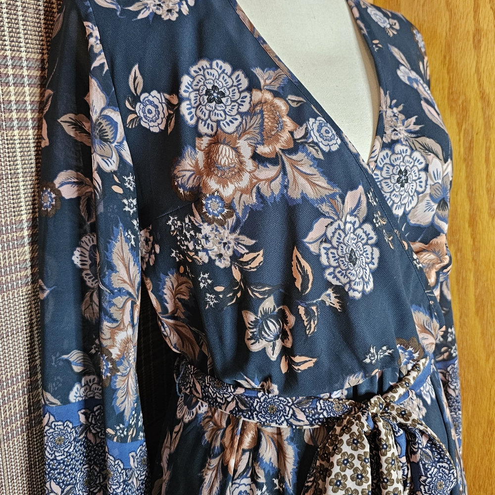 Chic Floral Maxi Dress with Tie Waist